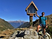 24 Al Passo di Dordona (2061 m) con vista in Val Madre e sul Disgrazia
